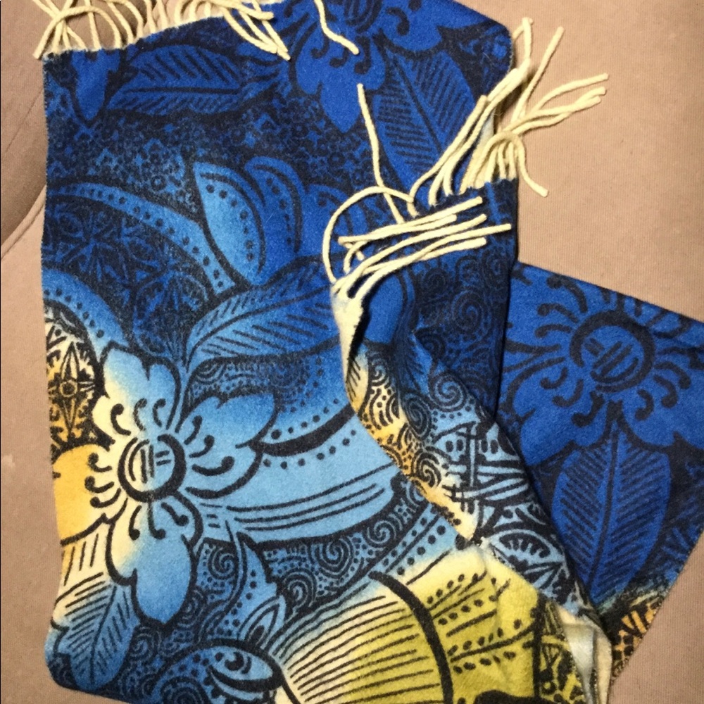 Cashmere neck scarf